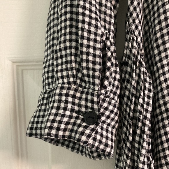 Size small Flutter&Kick Maternity B&W gingham button down shirt w front tie - Picture 4 of 7